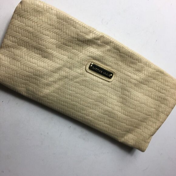 Steve Madden beige weave pattern clutch - Picture 9 of 9